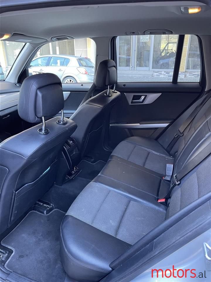 2011' Mercedes-Benz 220 photo #4