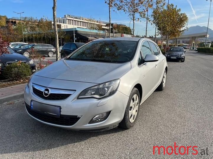 2012' Opel Astra photo #1