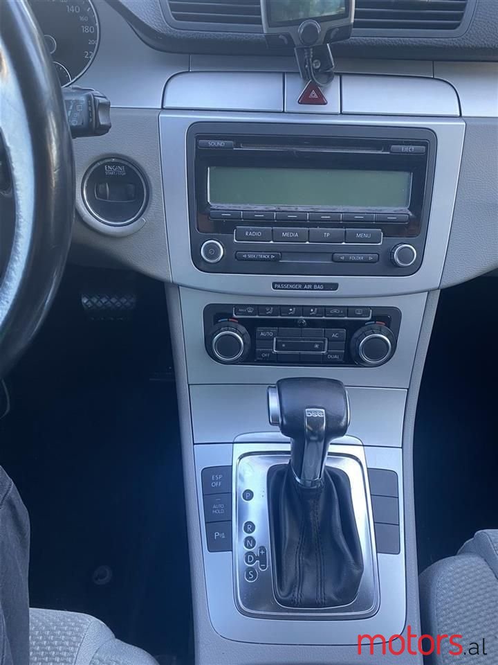 2010' Volkswagen Passat photo #6