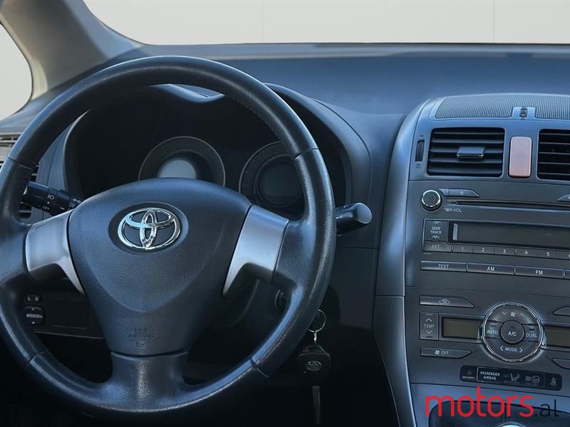 2007' Toyota Auris photo #5