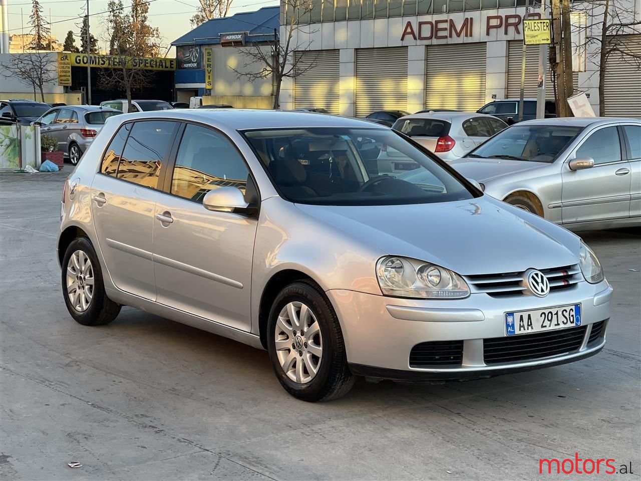 2005' Volkswagen Golf photo #1