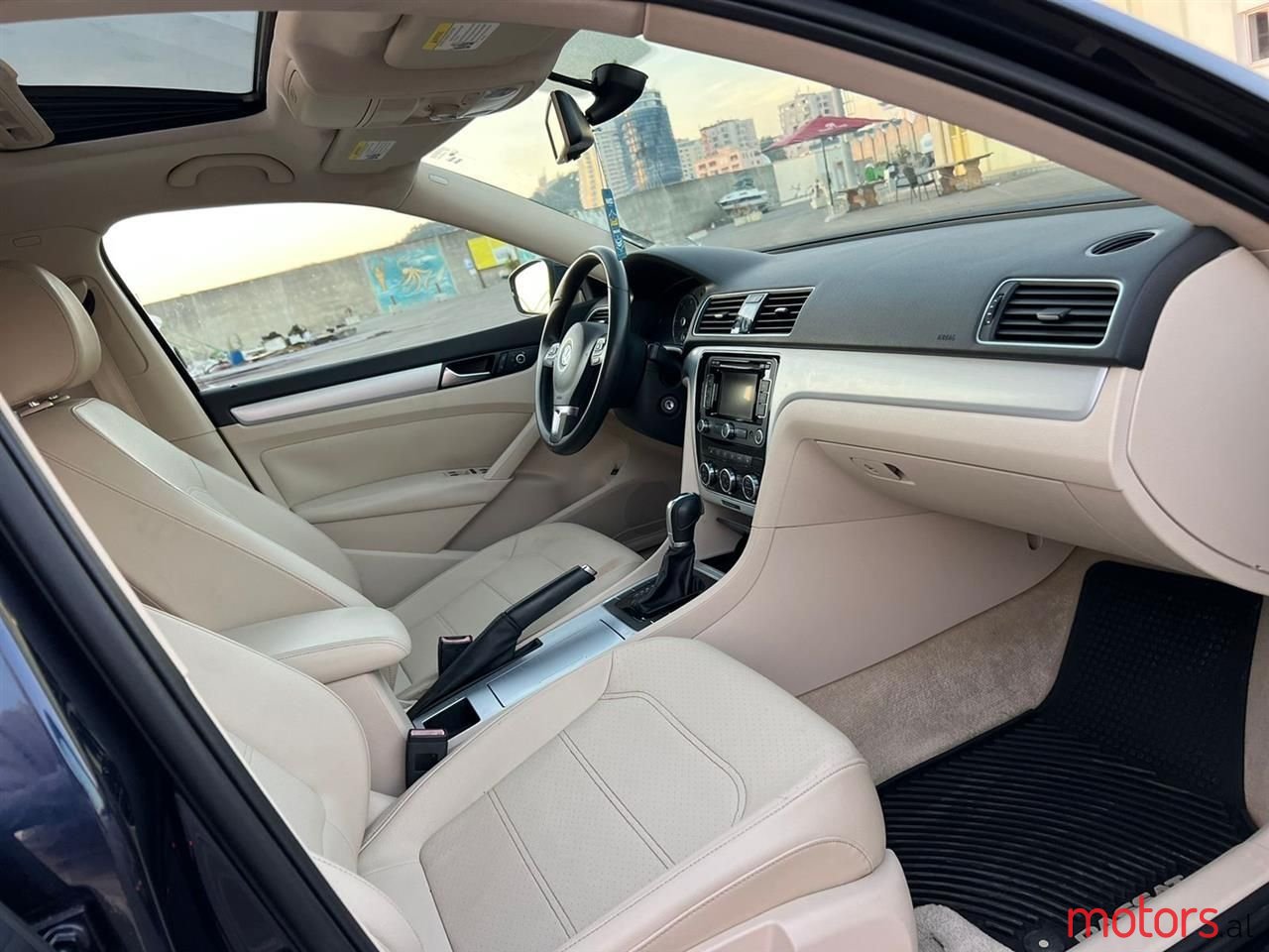 2012' Volkswagen Passat photo #6