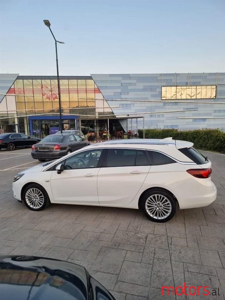 2017' Opel Astra photo #3