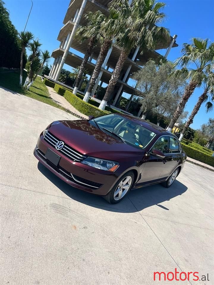 2012' Volkswagen Passat photo #1