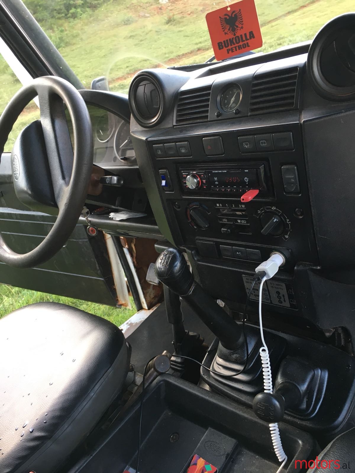 2008' Land Rover Defender photo #4