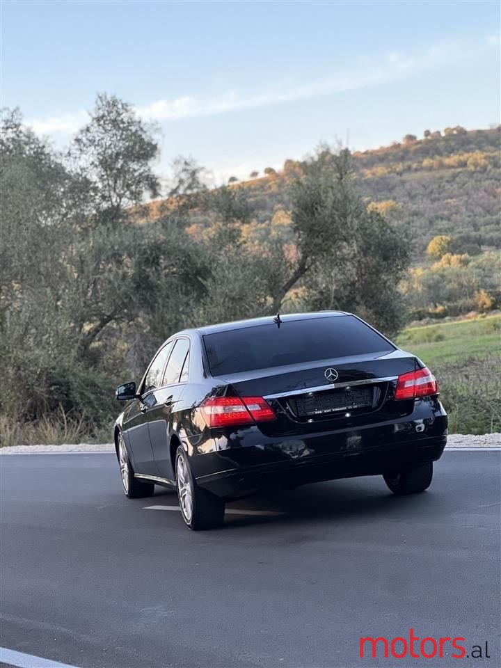 2011' Mercedes-Benz E 220 photo #6