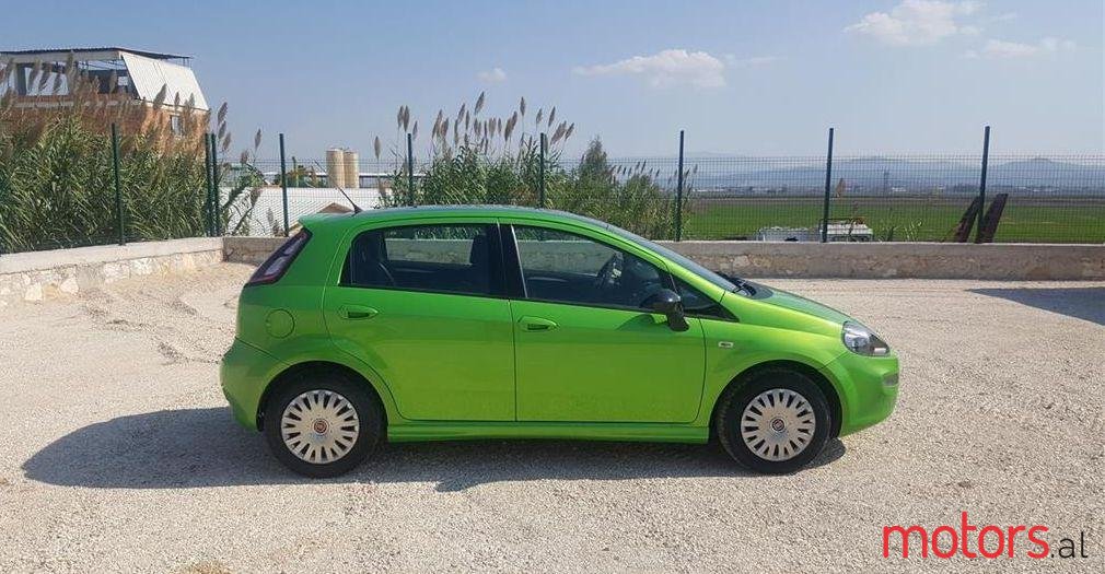 2013' Fiat Punto Evo photo #1