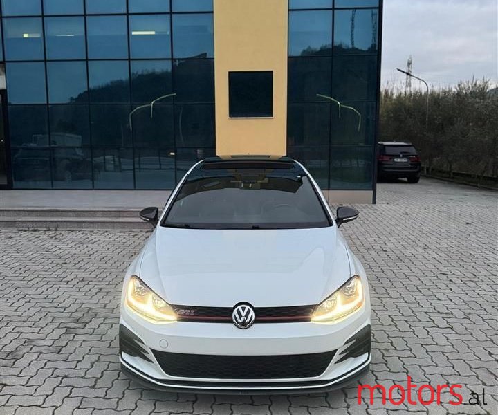 2019' Volkswagen Golf photo #4