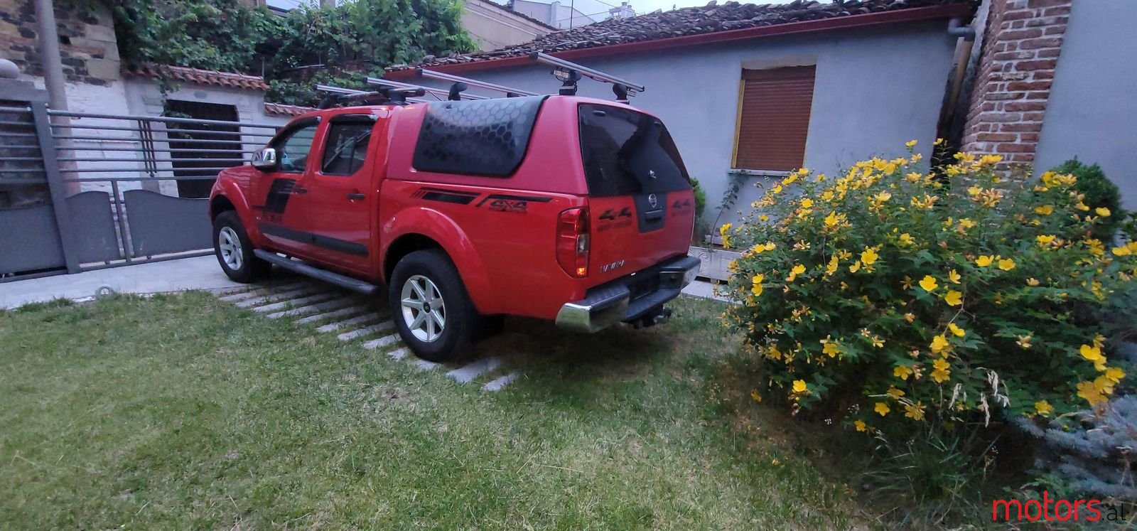 2012' Nissan Navara photo #1