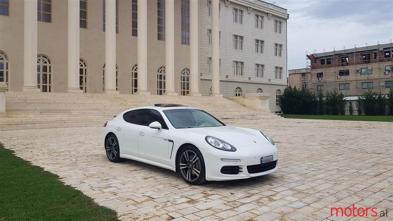 2014' Porsche Panamera photo #1