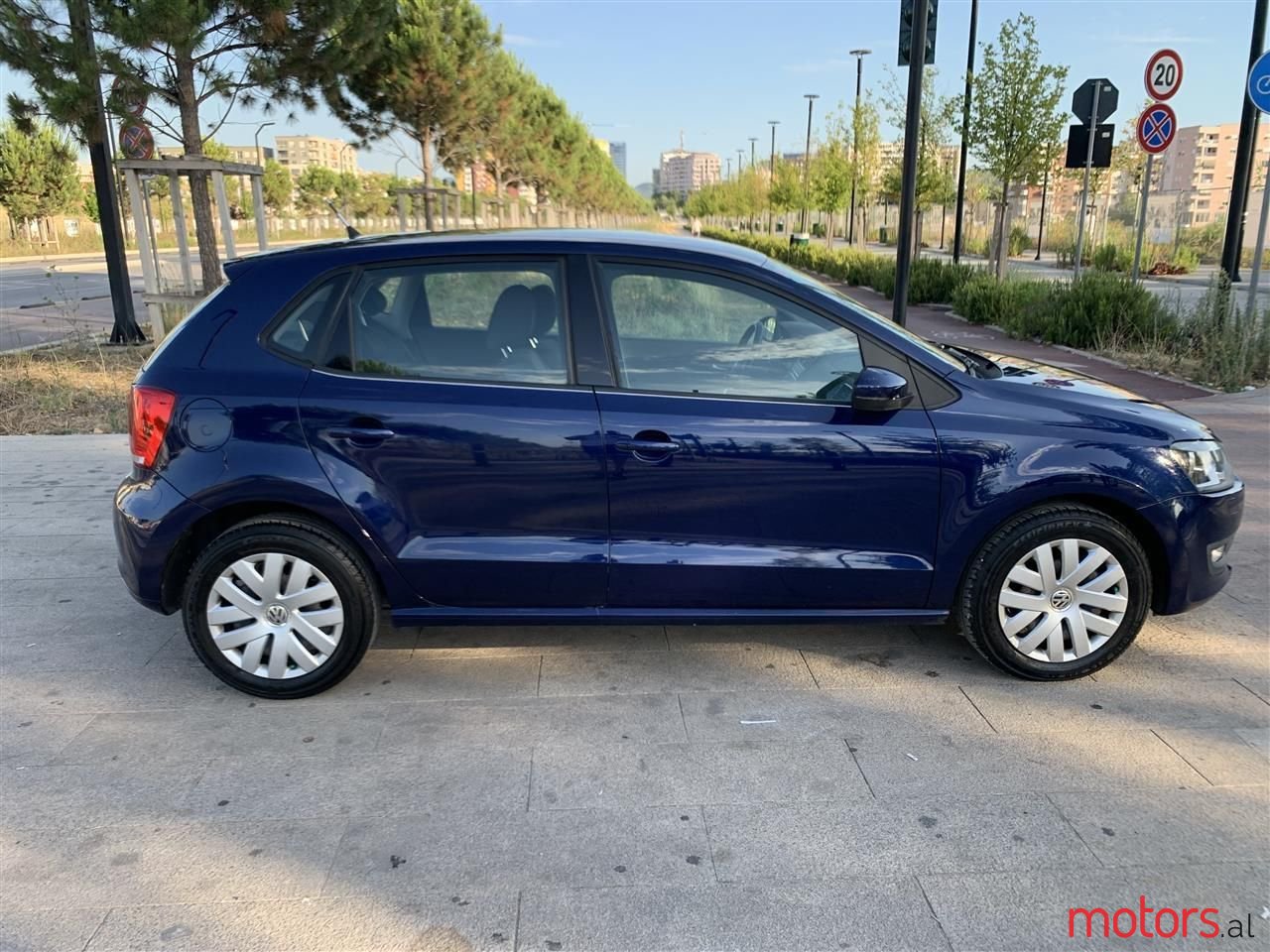 2010' Volkswagen Polo photo #4