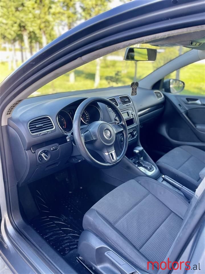 2010' Volkswagen Golf photo #6