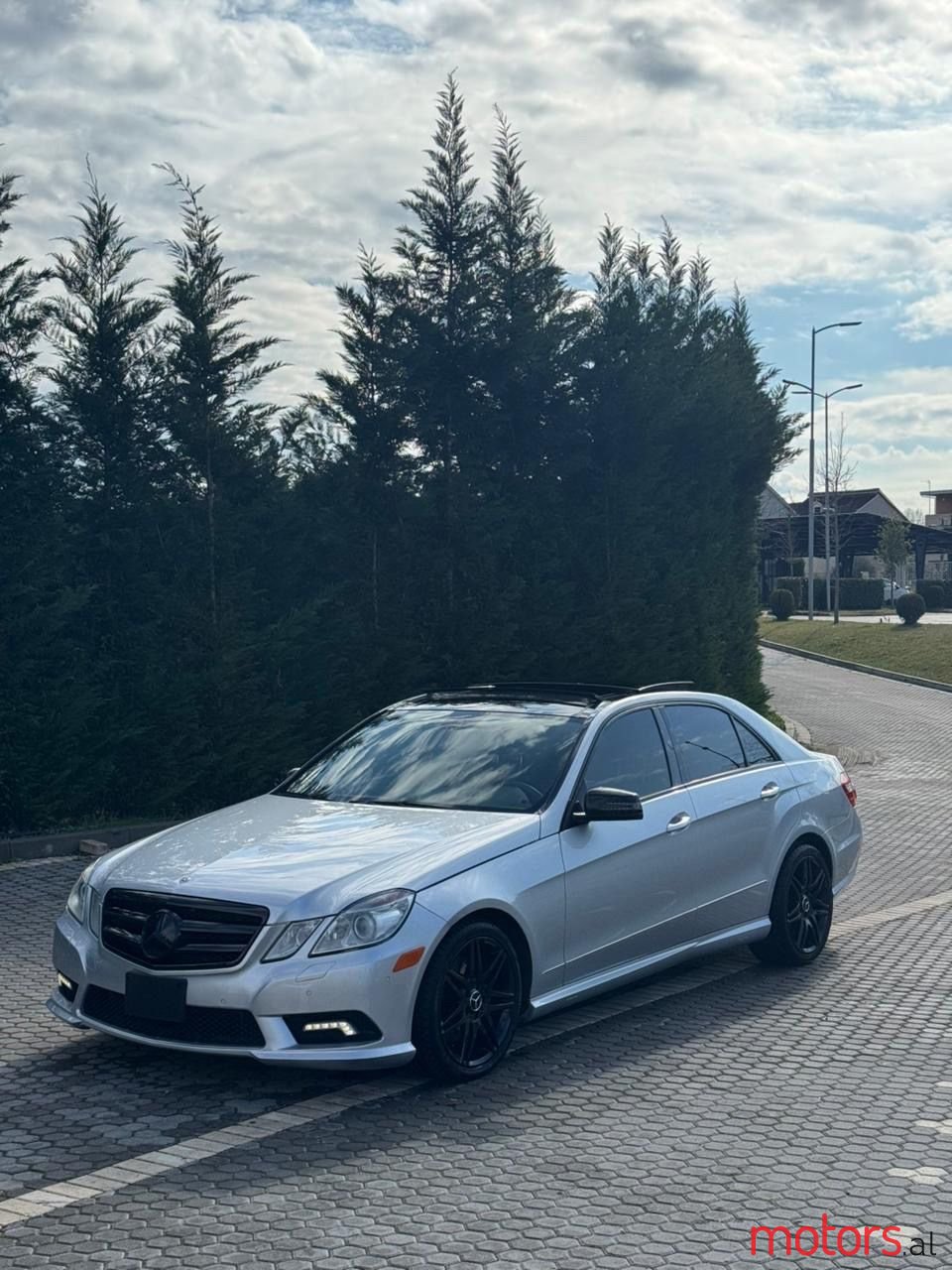 2011' Mercedes-Benz E 350 photo #2