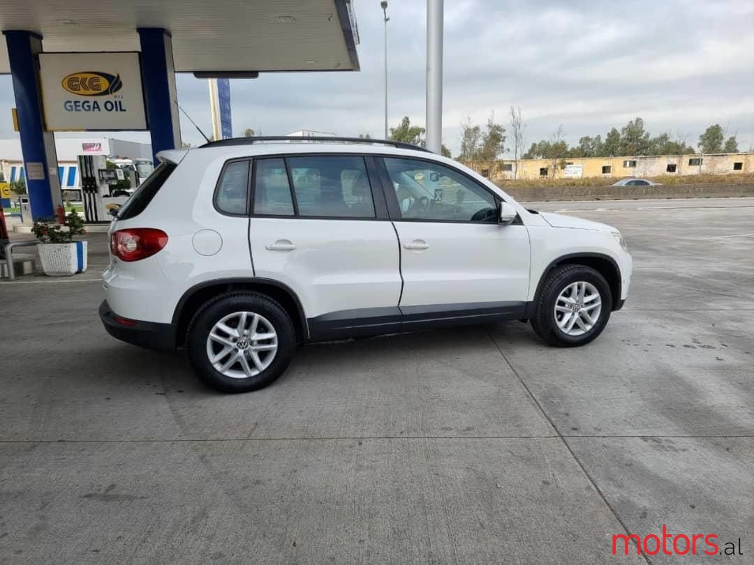 2010' Volkswagen Tiguan photo #5