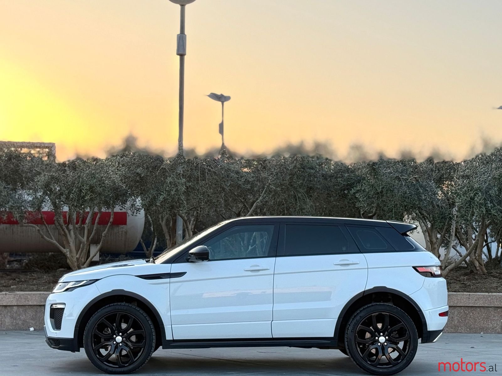 2017' Land Rover Range Rover Evoque photo #6