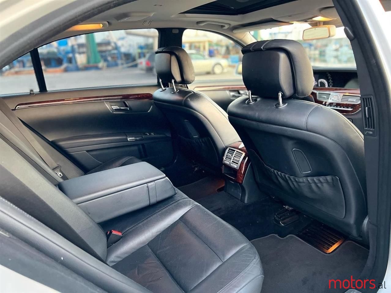 2010' Mercedes-Benz S 550 photo #5