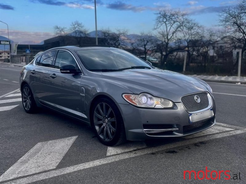 2011' Jaguar XF photo #2