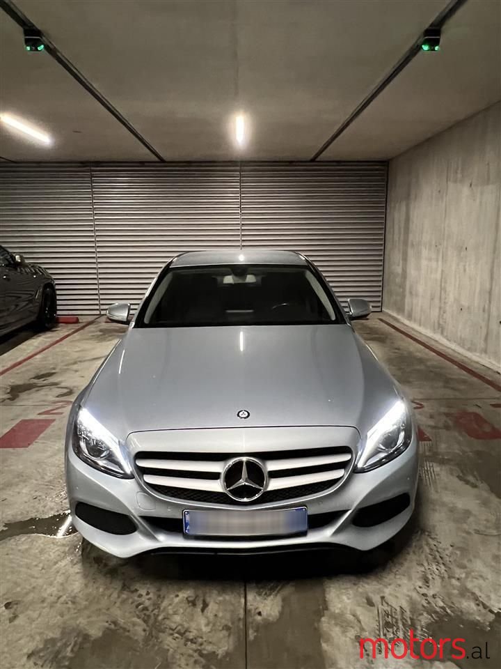 2015' Mercedes-Benz 220 photo #3