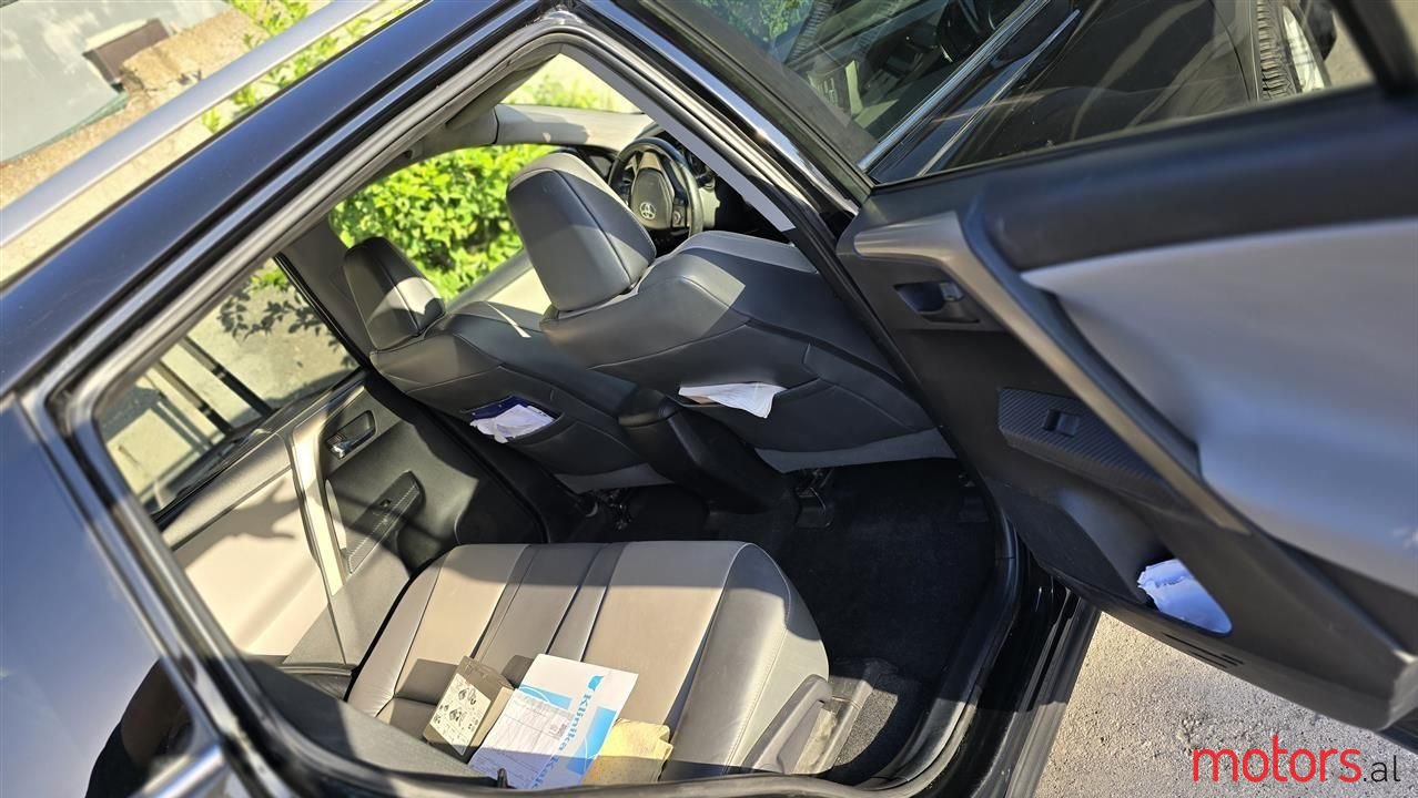 2015' Toyota RAV4 photo #5