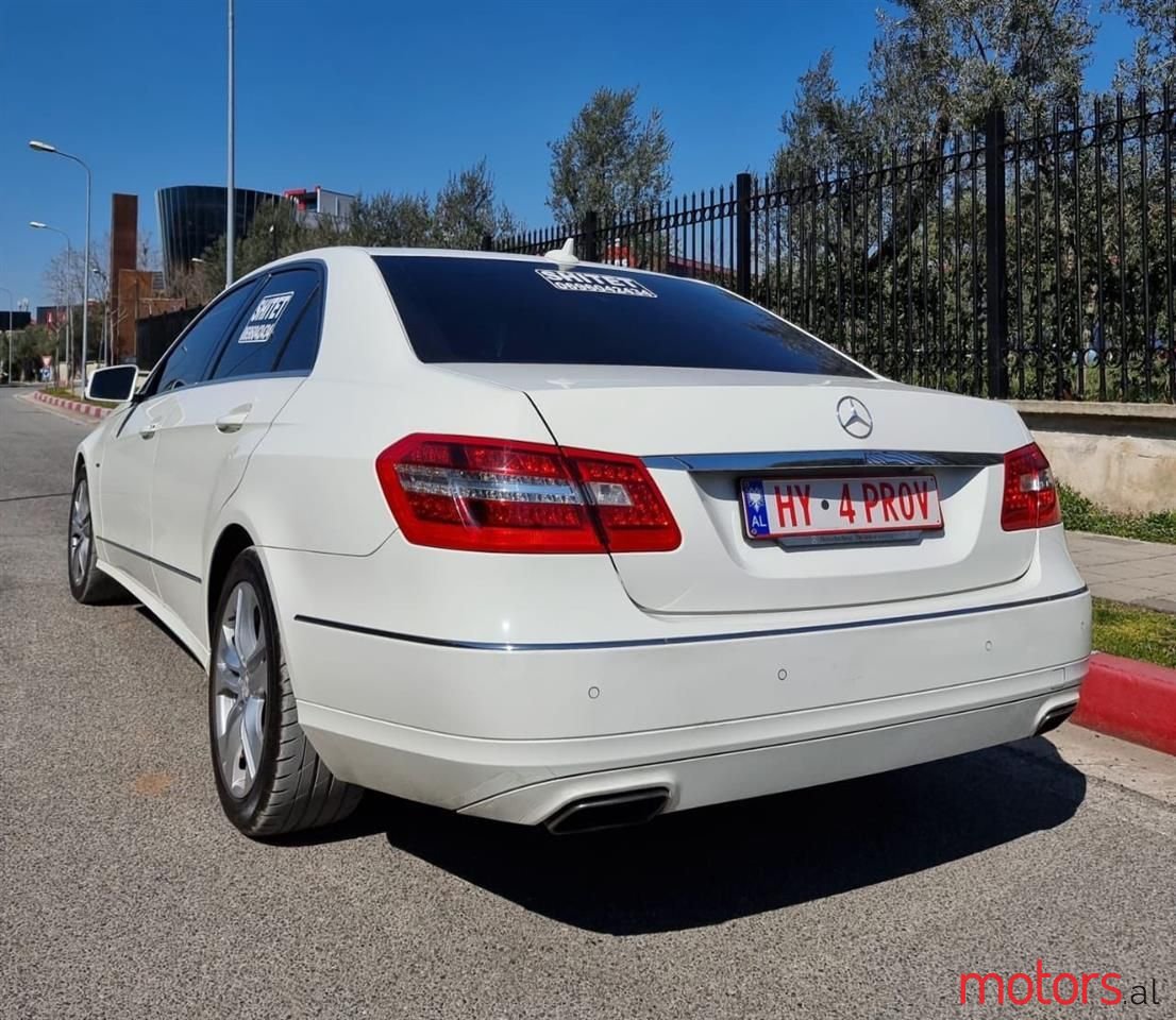 2012' Mercedes-Benz E 220 photo #5