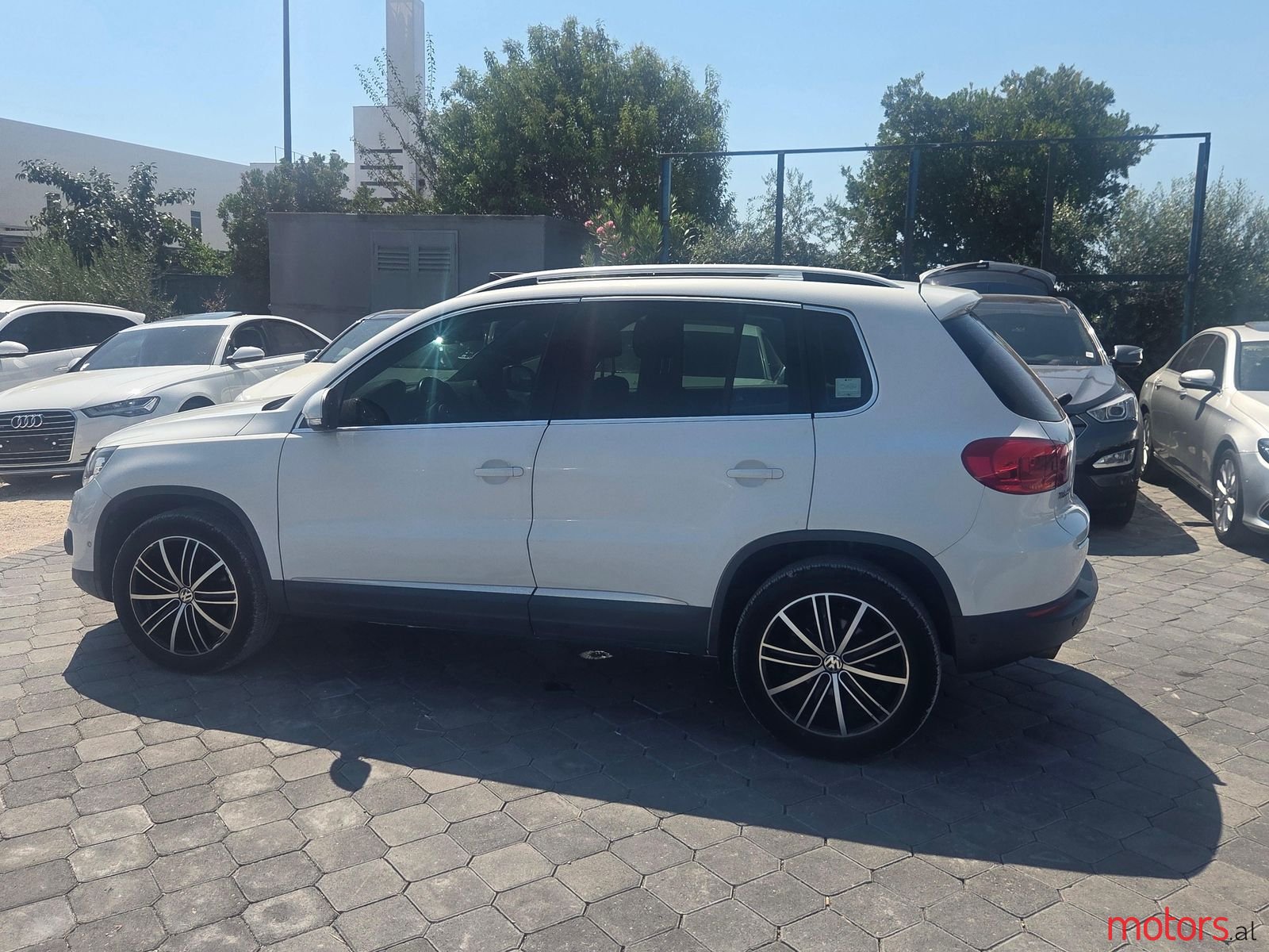 2015' Volkswagen Tiguan photo #4