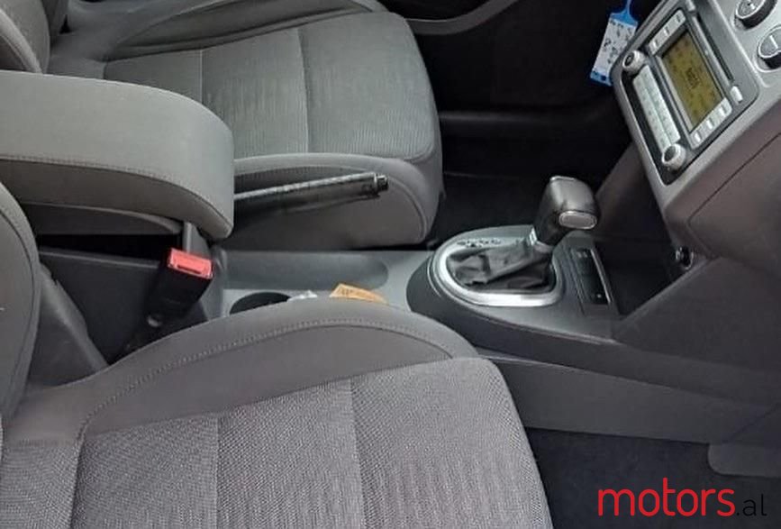 2008' Volkswagen Touran photo #5