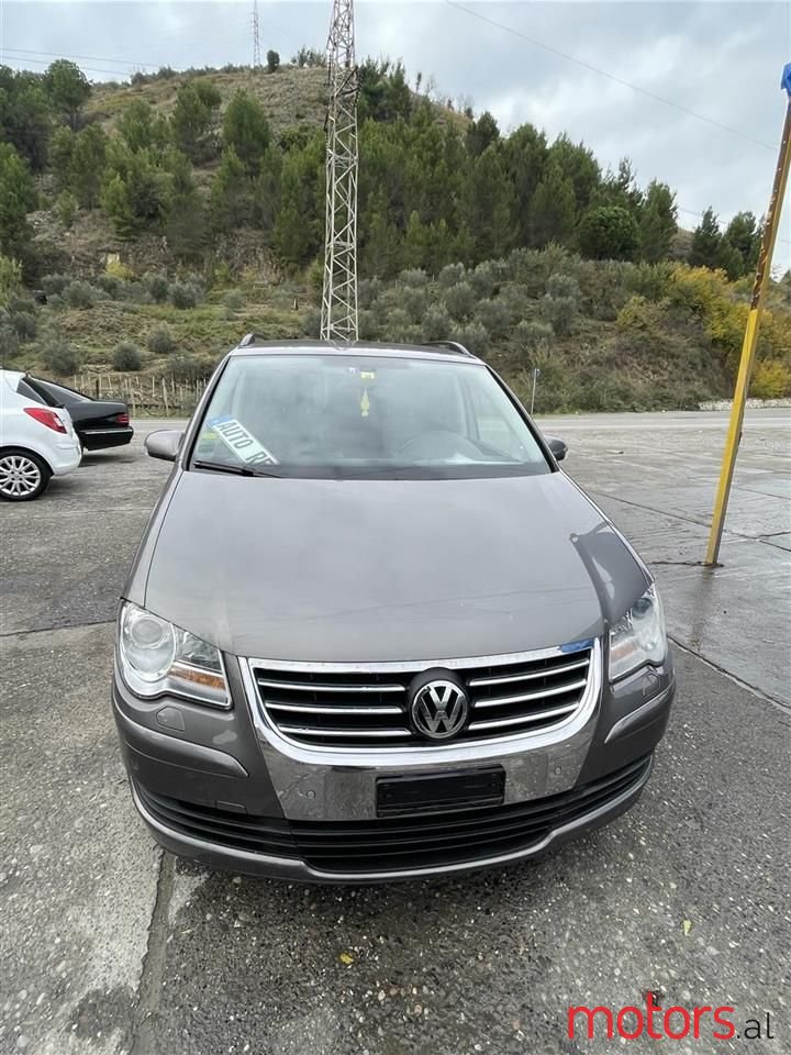 2008' Volkswagen Touran photo #1