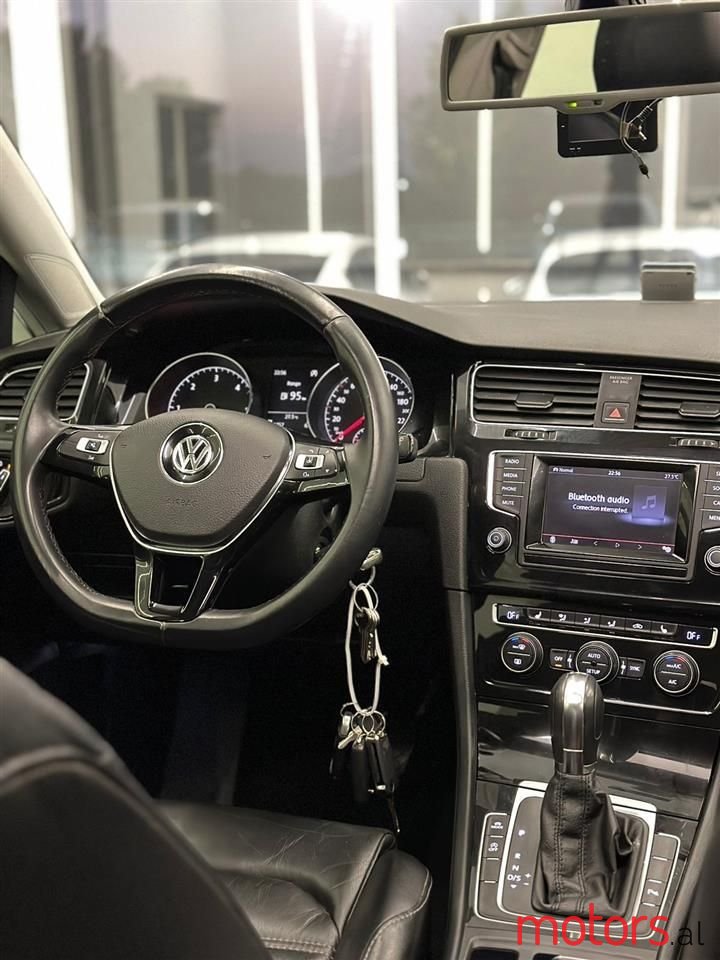 2014' Volkswagen Golf photo #2