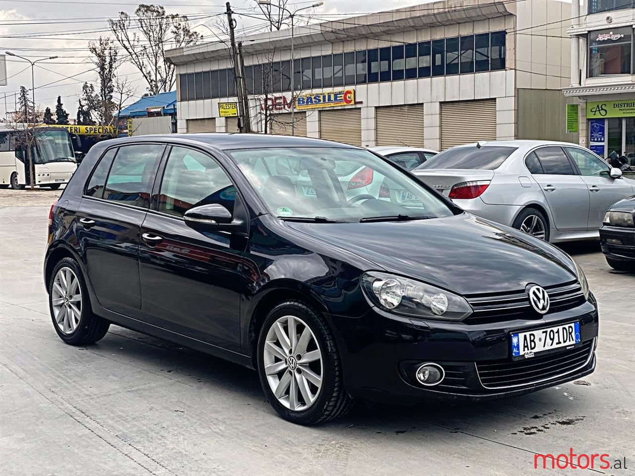 2009' Volkswagen Golf photo #2