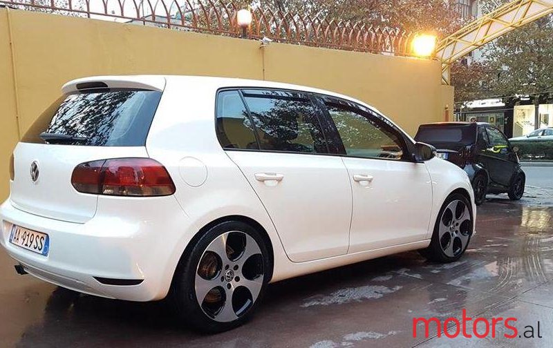 2010' Volkswagen Golf photo #4