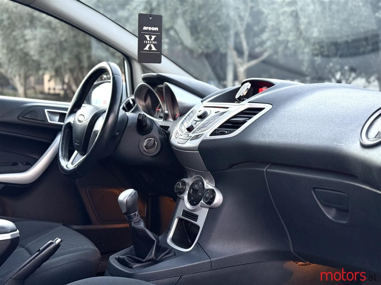 2012' Ford Fiesta photo #5