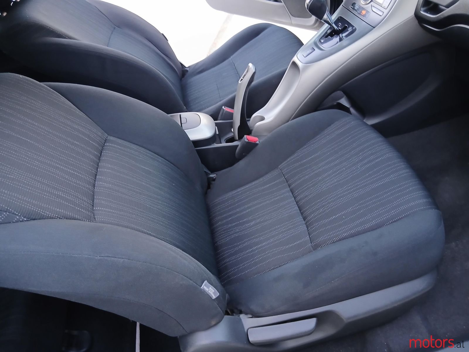 2008' Toyota Auris photo #6