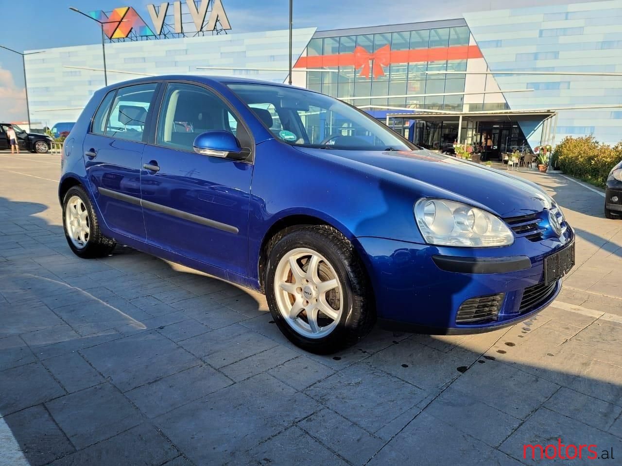 2005' Volkswagen Golf photo #2