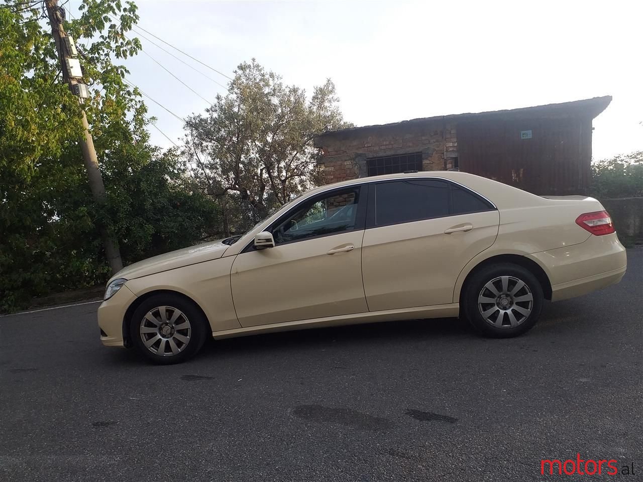 2010' Mercedes-Benz E 200 photo #5