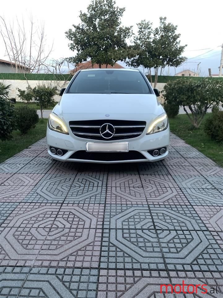 2013' Mercedes-Benz B 200 photo #1
