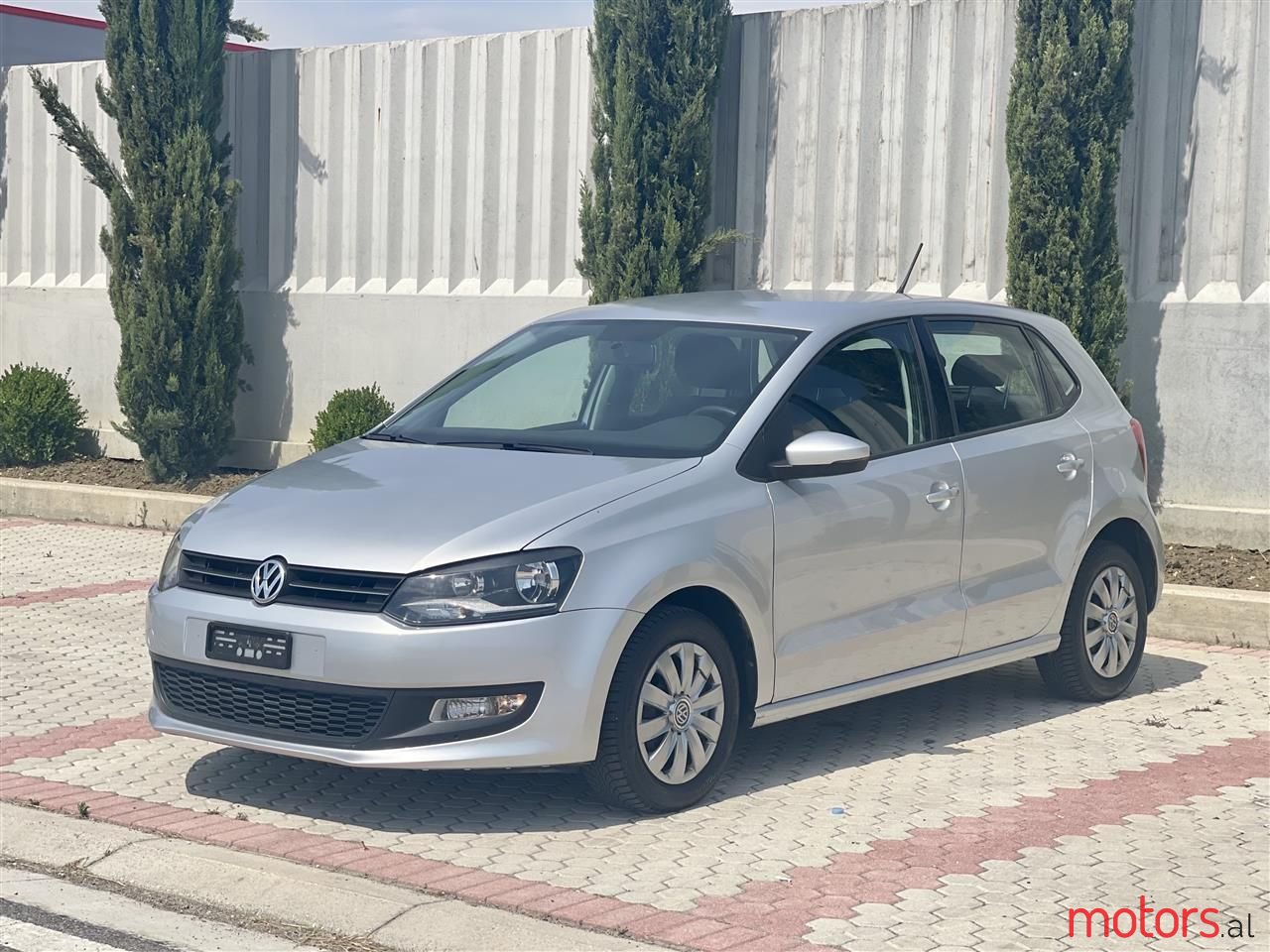 2011' Volkswagen Polo photo #1