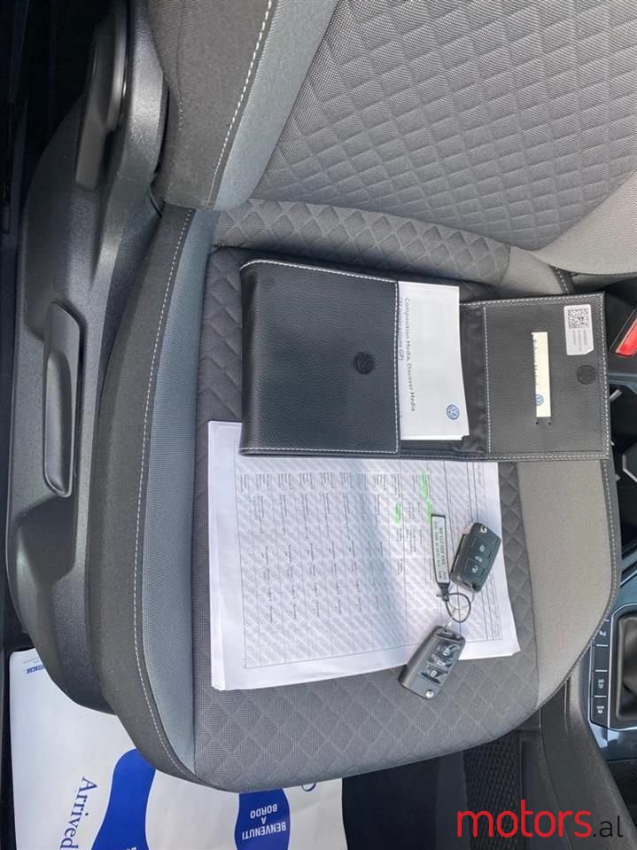 2018' Volkswagen Tiguan photo #3