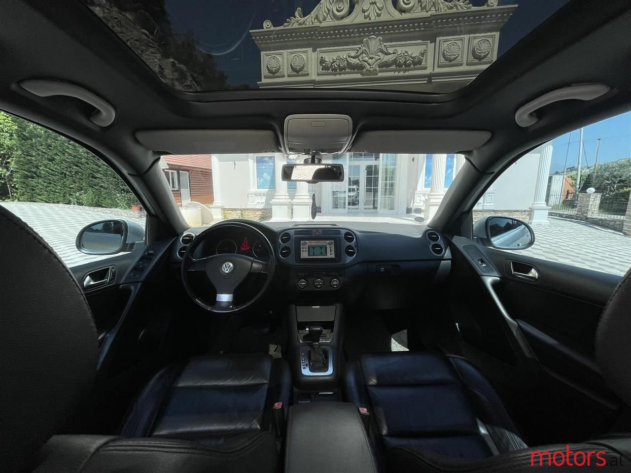 2009' Volkswagen Tiguan photo #2