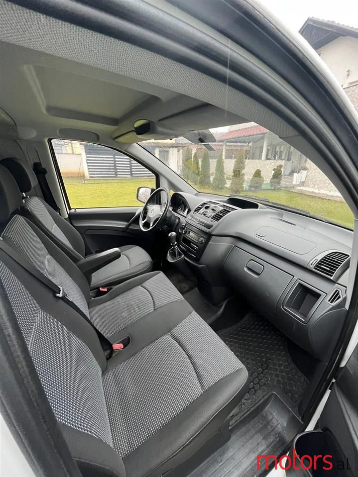 2011' Mercedes-Benz V 220 photo #4