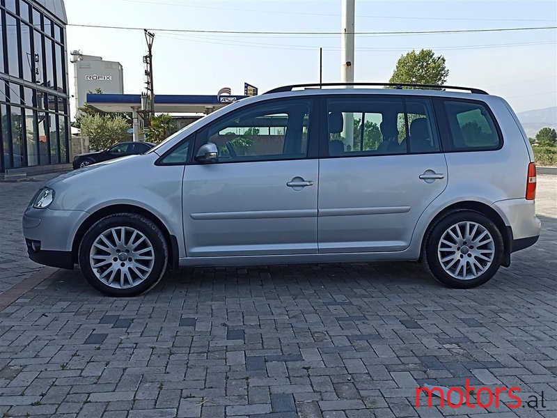 2004' Volkswagen Touran photo #6