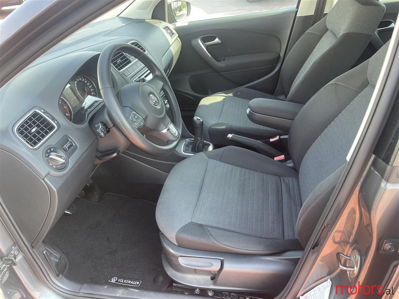 2009' Volkswagen Polo photo #5
