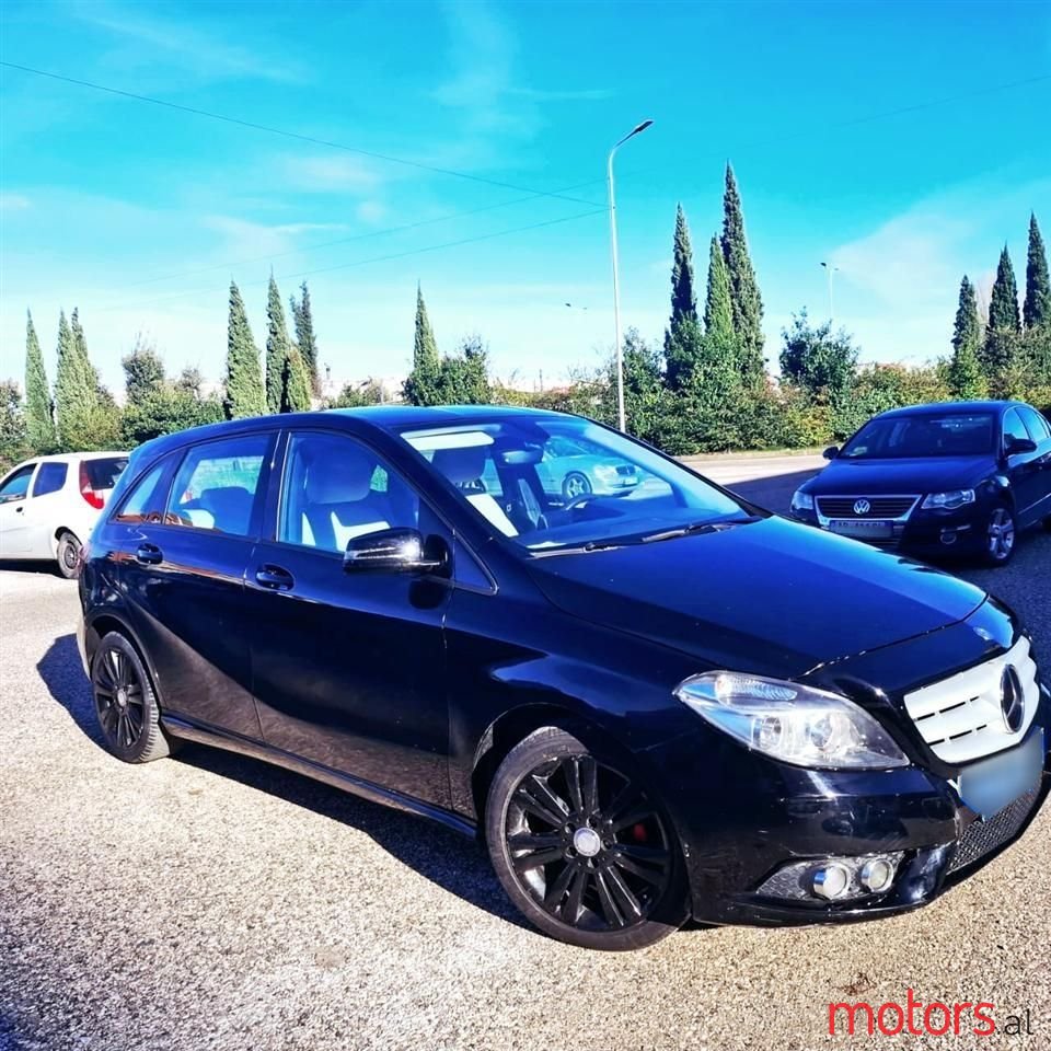 2013' Mercedes-Benz B 180 photo #2