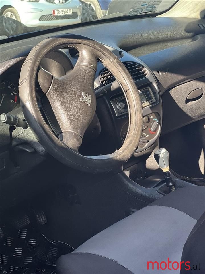 2000' Peugeot 206 photo #2