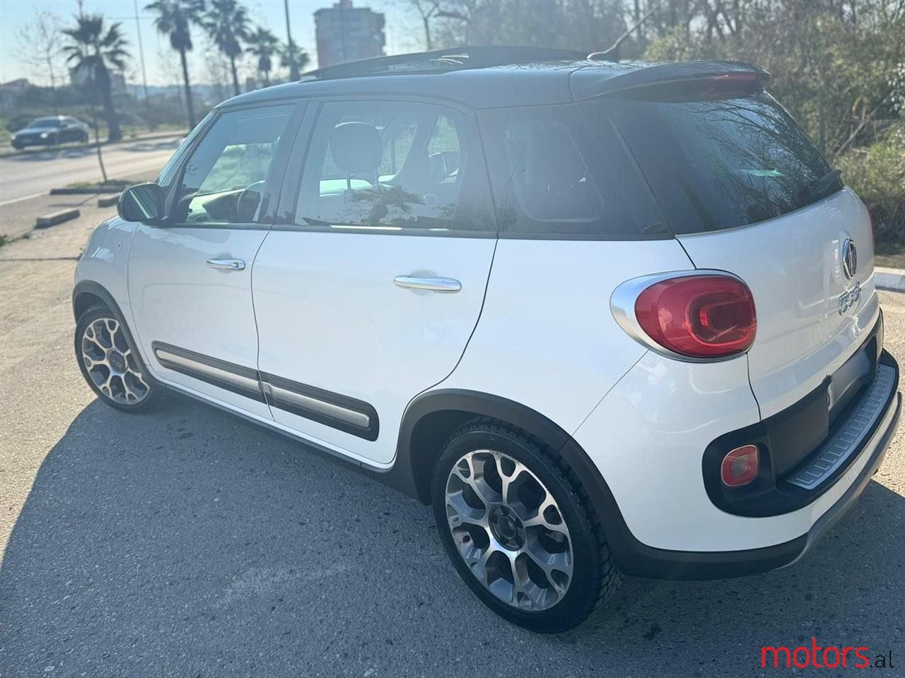 2015' Fiat 500L Trekking photo #2