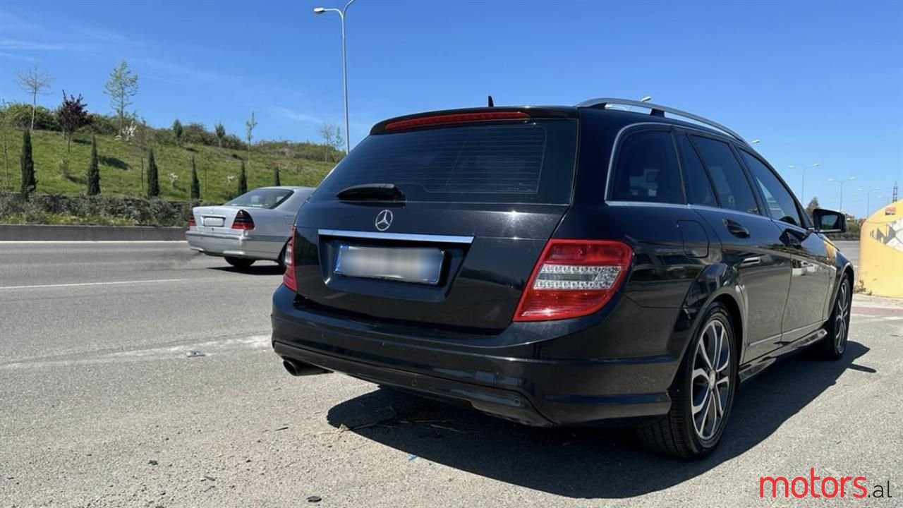 2010' Mercedes-Benz 220 photo #4