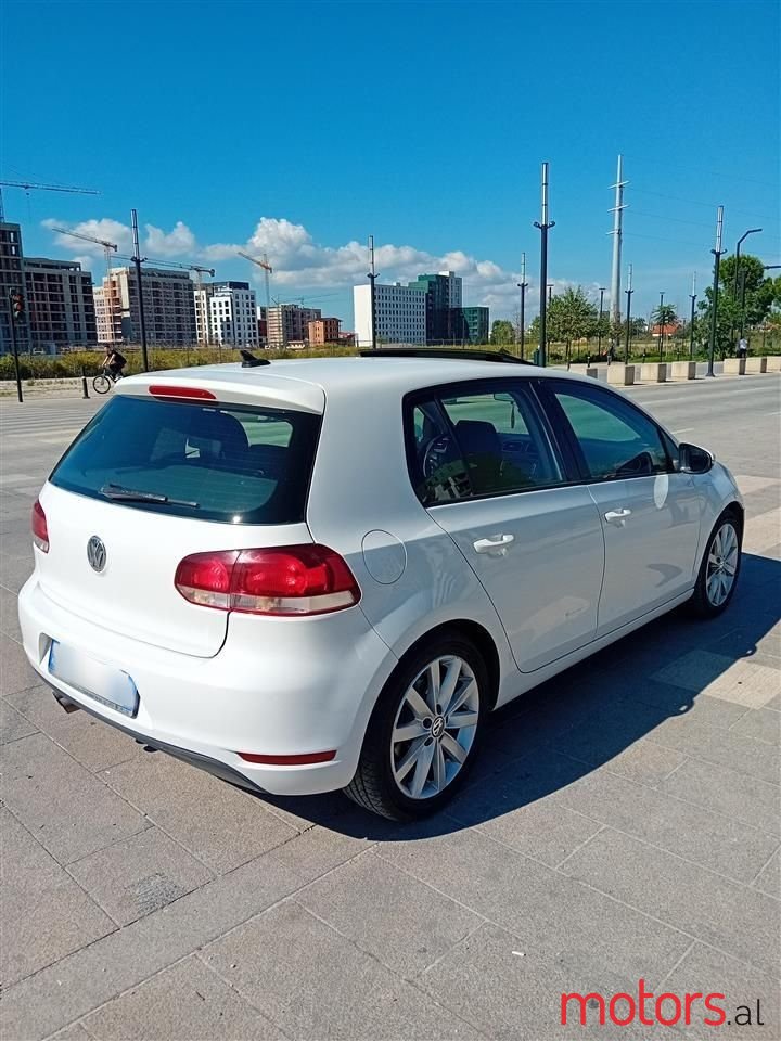 2011' Volkswagen Golf photo #4