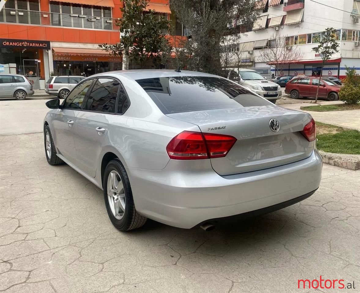 2012' Volkswagen Passat photo #4