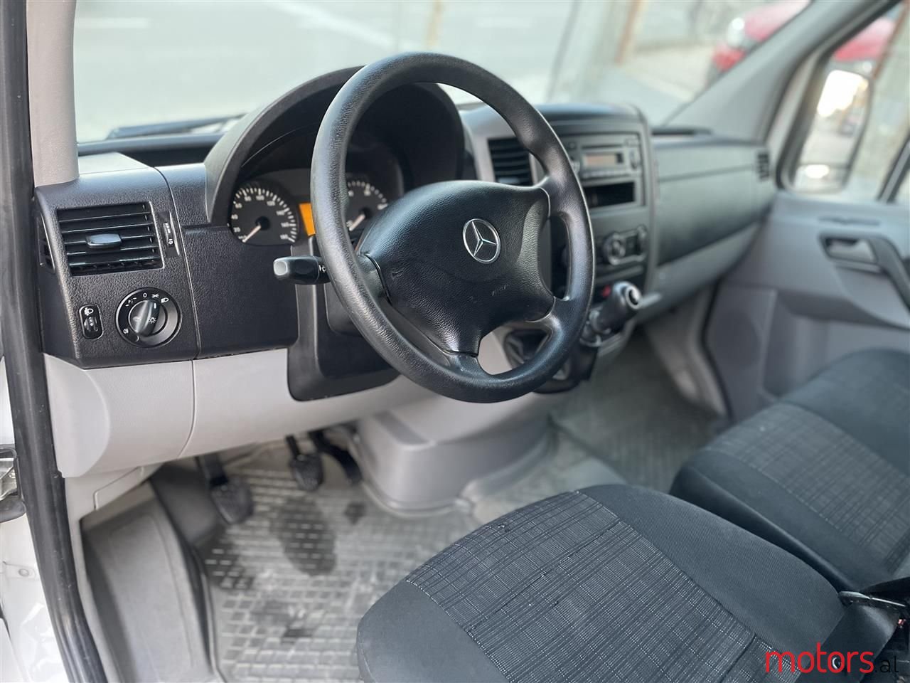 2014' Mercedes-Benz 220 photo #5