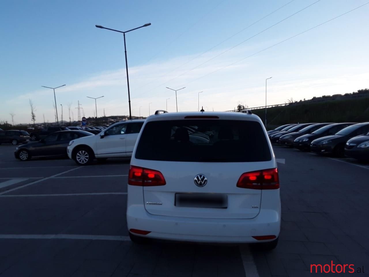 2011' Volkswagen Touran photo #5