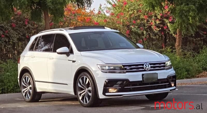 2019' Volkswagen Tiguan photo #4